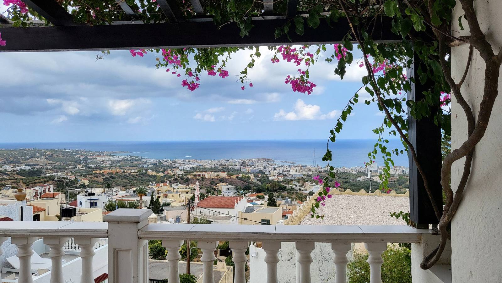 Entire holiday apartment, Apartment - Sleeps 10 - Parking - Garden - Pool in Koutouloufari, Iraklio-Heraklio region