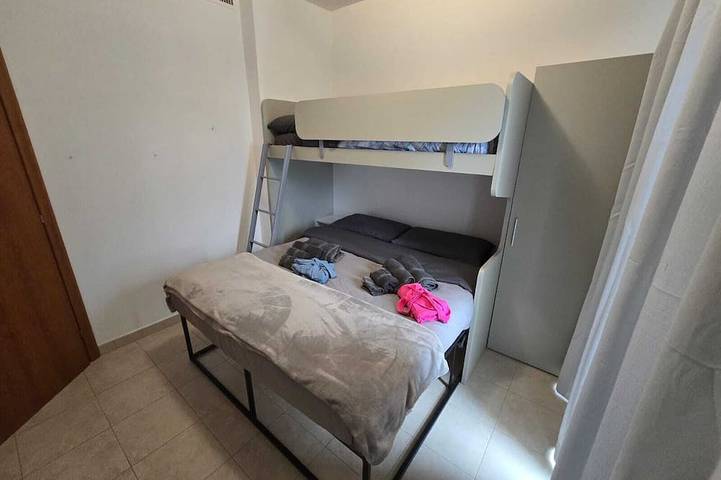Ganze Wohnung, Apartment with swimming pool and large terrace a few steps from the sea, pets allowed in San Salvo Marina, Vasto