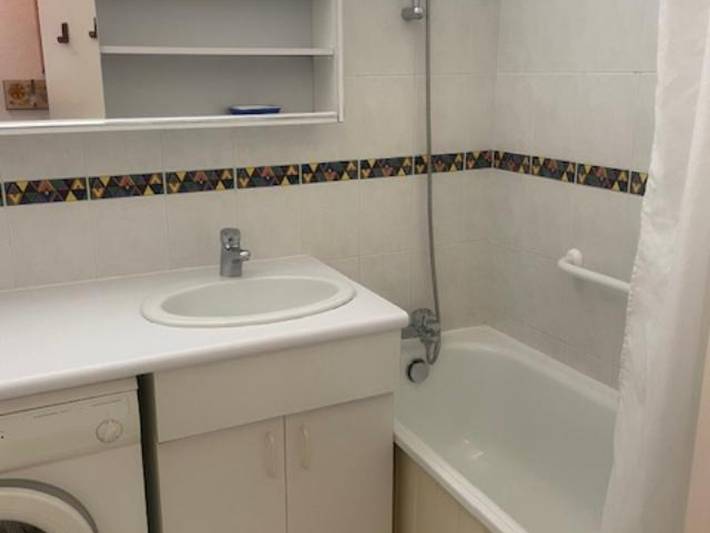 Entire apartment, Les Menuires - 1 Bedroom - 5 Guests - Balcony & Wifi - Pets Allowed in Les Menuires, Saint-Martin-de-Belleville