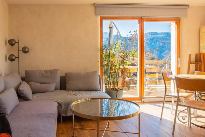 Location de vacances pour 2 personnes, avec terrasse ainsi que jardin et vue à Saint-Martin-de-Queyrières - 4