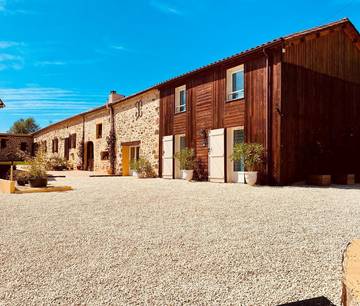 Gîte pour 2 personnes, avec jardin ainsi que piscine et vue à Capdrot