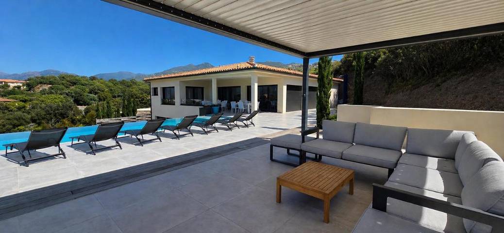 Villa pour 12 personnes, avec Terrasse et Jardin ainsi que Piscine et Vue à Propriano