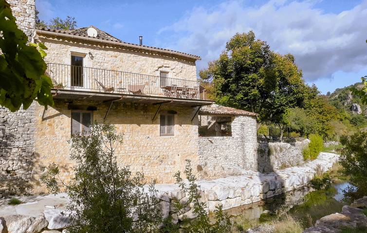 Location de vacances pour 10 personnes, avec terrasse ainsi que jardin et piscine à Gras - 2