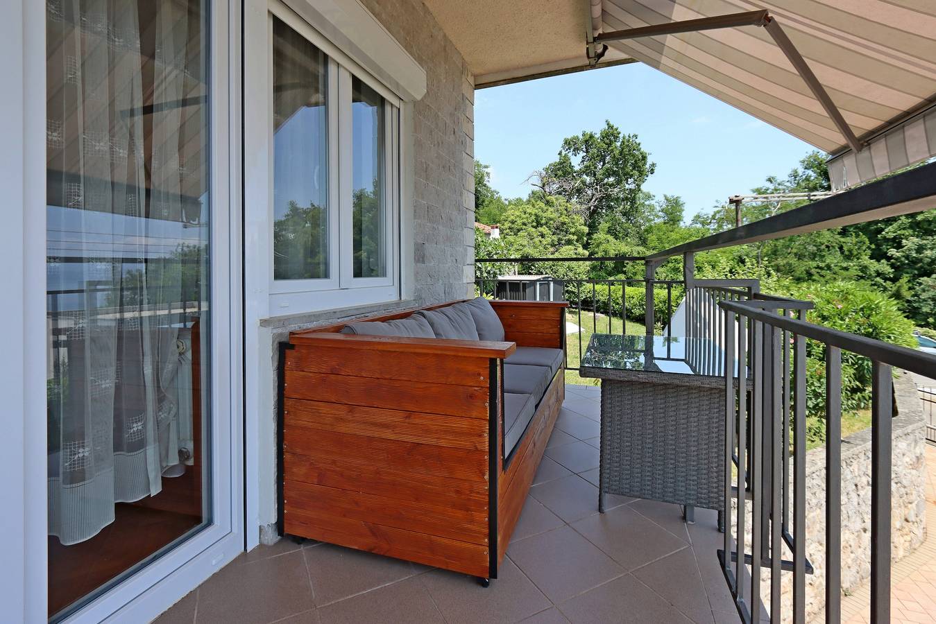 Entire apartment, One bedroom apartment with terrace and sea view Lovran, Opatija A-23701-a in Lovran, Opatija Riviera
