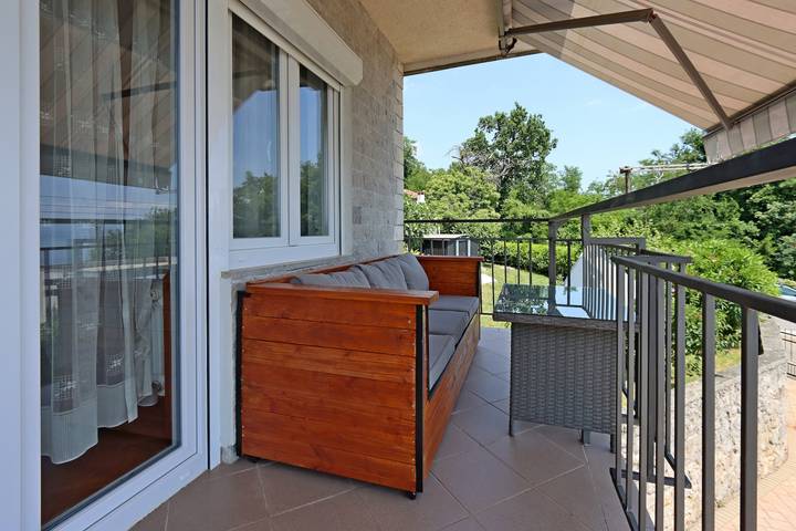 Ferienwohnung für 2 Personen, mit Balkon/Terrasse in Lovran