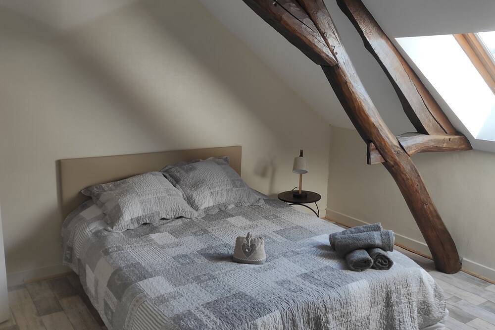 Maison autonome avec terrasse privative dans une ferme-moulin in Brienon-sur-Armançon, Région d'Auxerre
