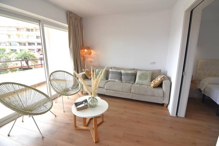 Apartamento para 4 personas, con terraza y piscina además de vistas y jardín en Roses