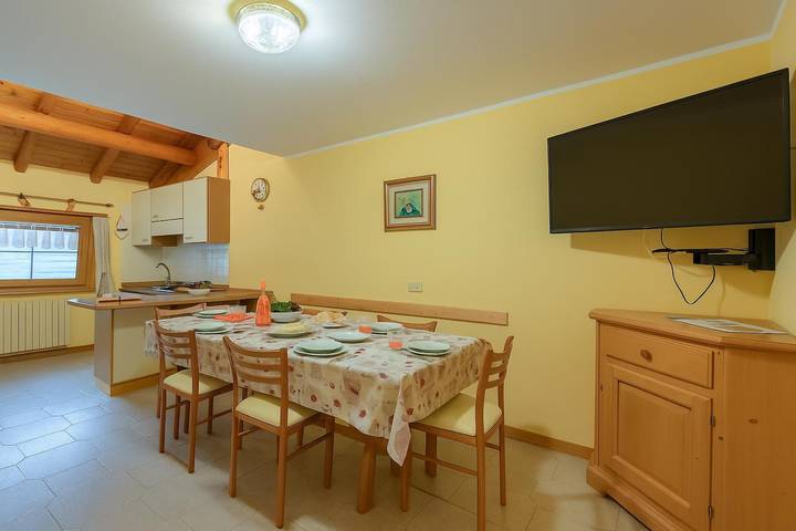 Casale per 6 persone, con balcone, adatto a famiglie con bambini in Valtellina