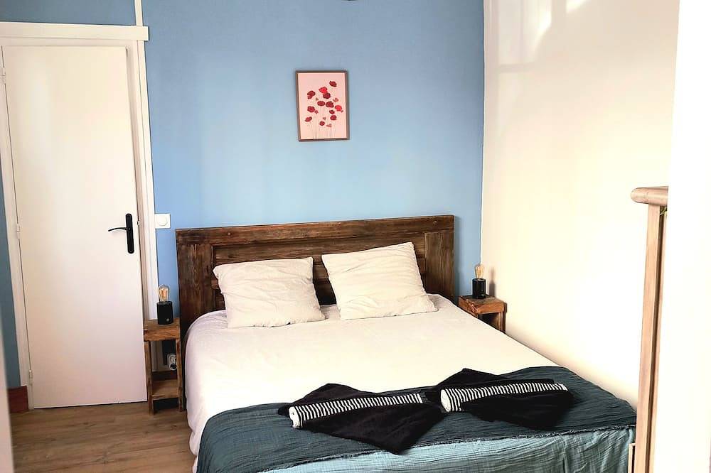 Ganze Wohnung, A peaceful and cozy apartment right in the heart of downtown, within easy walking distance of everything in Lisieux, Lisieux und Umgebung