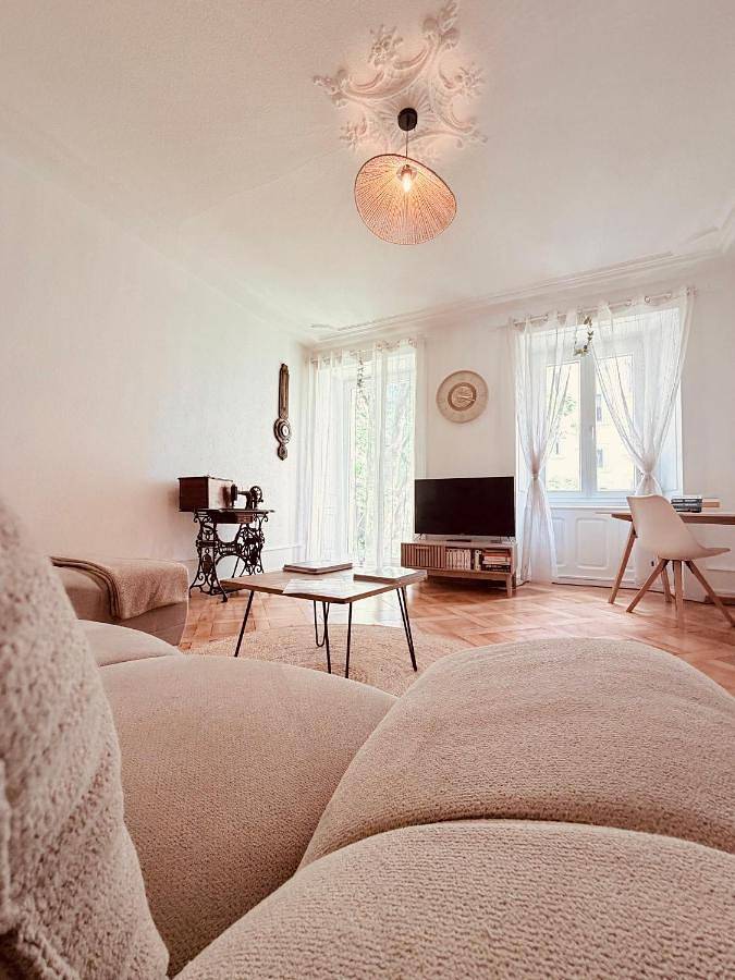 Gîte pour 6 personnes, avec Terrasse et Jardin à La Chaux-de-Fonds