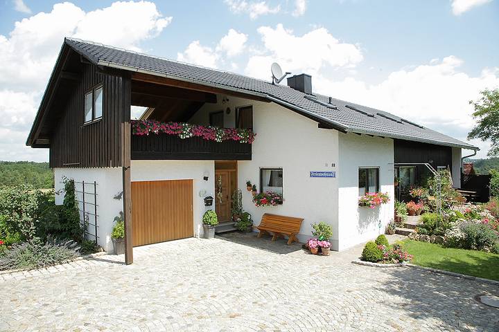 Ferienwohnung für 5 Personen, mit Balkon und Balkon/Terrasse sowie Terrasse und Garten in Donaudurchbruch bei Weltenburg