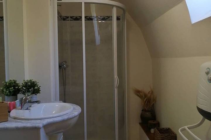 Gîte pour 6 personnes, avec terrasse à Le Falgoux - 4