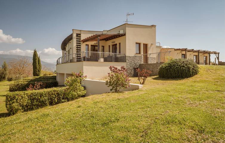 Location de vacances pour 12 personnes, avec Terrasse ainsi que Piscine et Sauna à Collevecchio