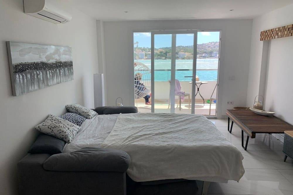 Entire apartment, Santa Ponsa Mallorca first line of sea - Aparthotel in Rotes Velles, Calvià
