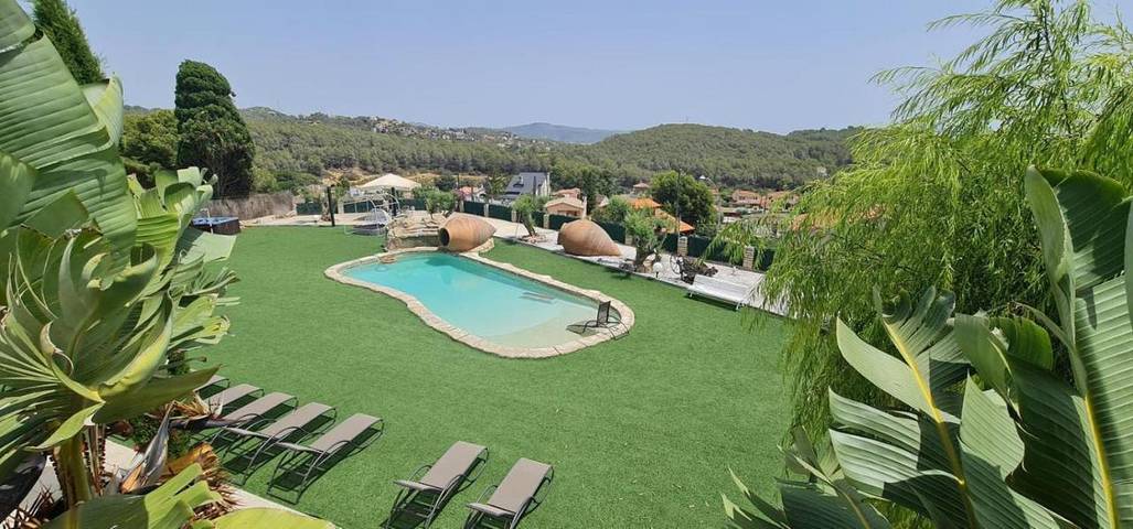 Casa rural para 26 personas, con Balcón y Terraza además de Jardín y Piscina en Olérdola - 2