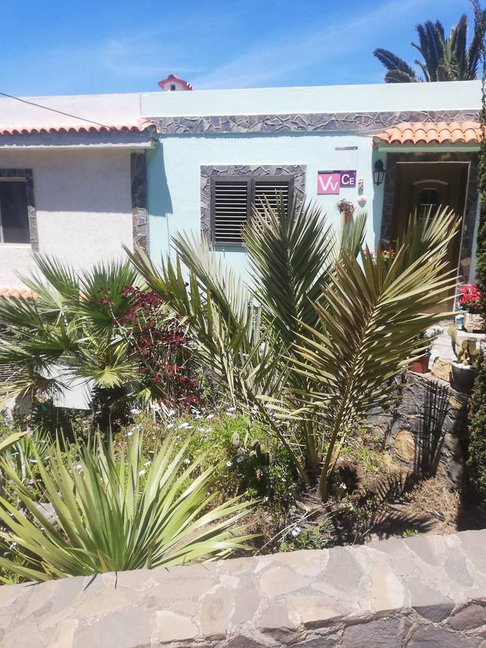 Holiday Home "Casa Grenado" with Sea Views, Private Balcony & Wi-Fi in Tazo, Vallehermoso