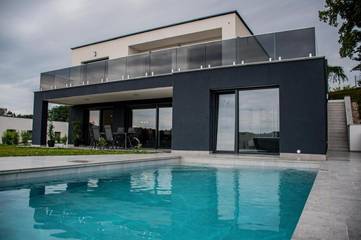 Villa mit pool für 8 Personen, mit Balkon und Pool sowie Sauna und Whirlpool in Slowenien