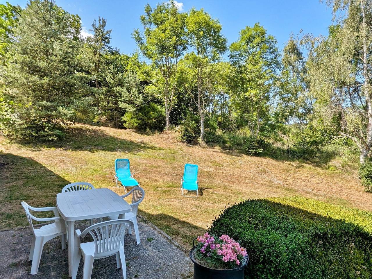 Grande maison en pierres avec jardin, proche d'un bourg médiéval, animaux acceptés in Allègre, Parc Naturel Régional Livradois-Forez