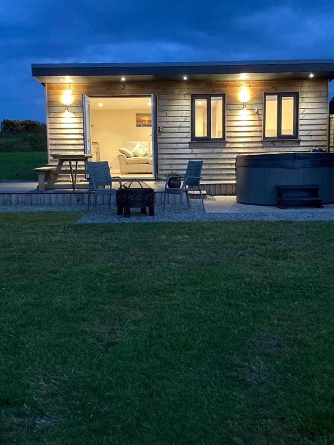Glamping for 4 people, with garden and view as well as terrace, with pets in Cardigan Bay