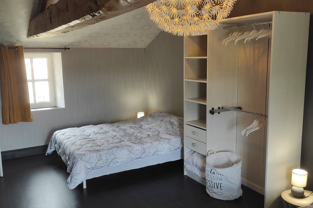 Le Hameau de L'artiste - Le Refuge, 14 pers piscine, extension possible 8 pers avec le gite Le Havre in Montournais, Fontenay-le-Comte