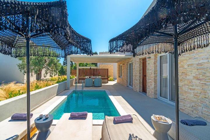 Villa per 6 persone, con giardino e piscina nonché panorama, con animali domestici a Skiathos