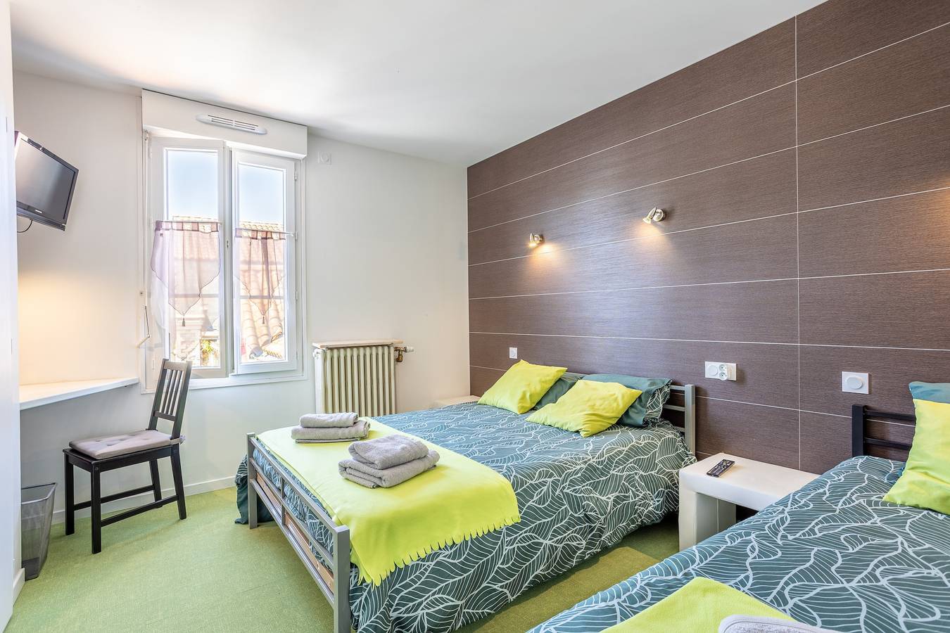 Monolocale 'Chambre Familiale 3 Persone - N°9' con Wi-Fi in Chantonnay, La Roche-sur-Yon e dintorni