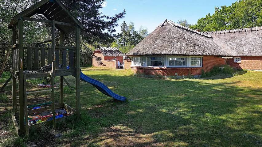 Ferienhaus für 13 Personen, mit Terrasse und Pool sowie Whirlpool und Sauna, mit Haustier in Marielyst