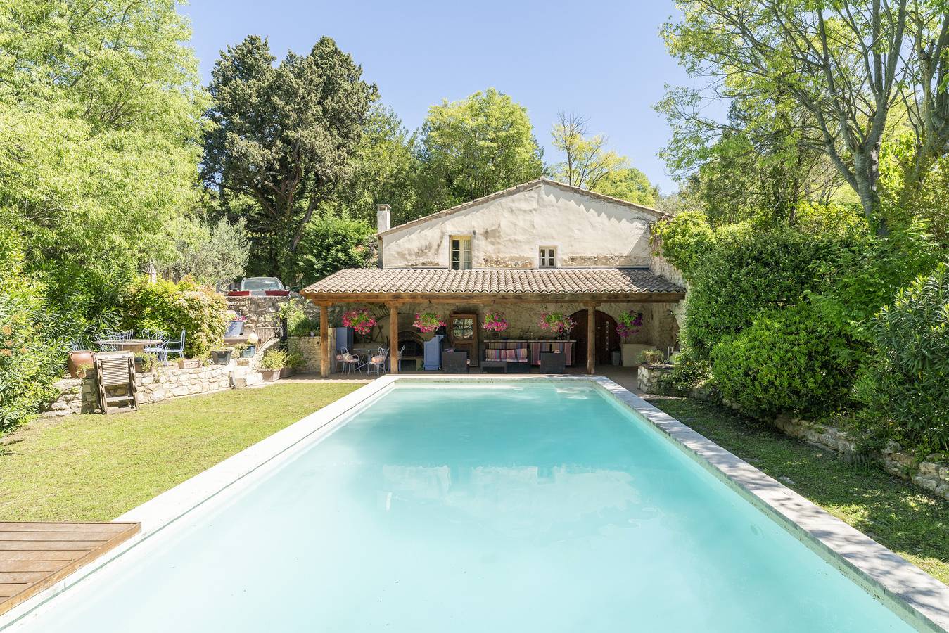 Appartement entier, Appartement 'Le Nid Biscornu' avec piscine partagée, Wi-Fi et climatisation in Saint-Rémy-de-Provence, Région d'Arles