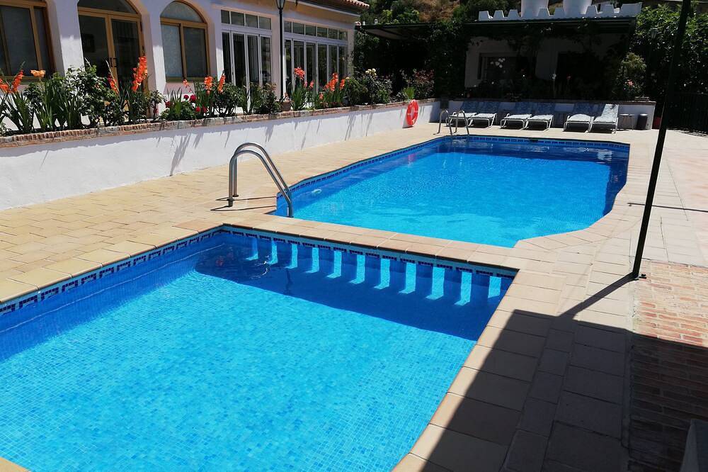 Fantastica Villa Con Piscina Y Jardin Privados En Istan Cerca De Marbella in Istán, Sierra de las Nieves