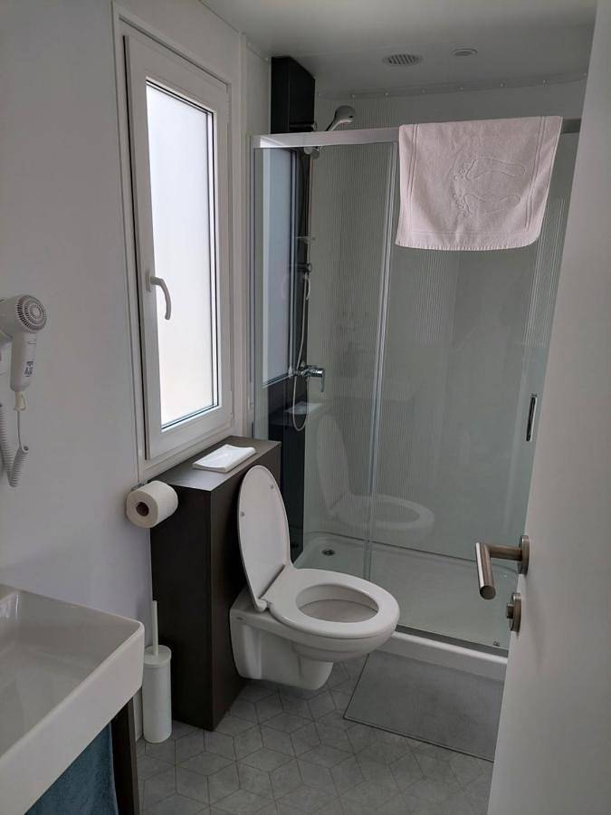 Camping pour 6 personnes, avec terrasse, adapté aux familles à Tisno - 4