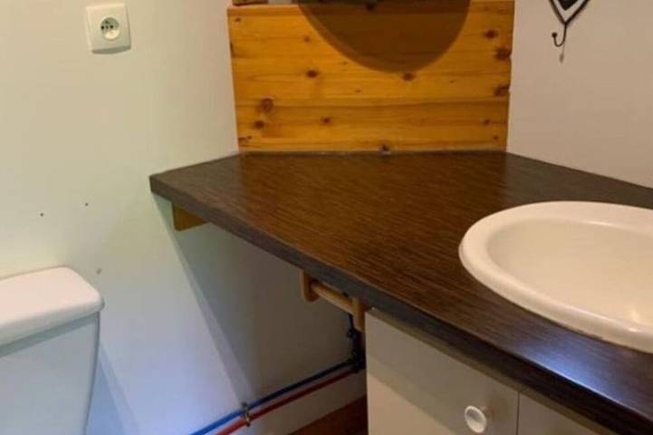 Gîte pour 2 personnes, avec terrasse dans Office De Tourisme Challes Les Eaux - 4