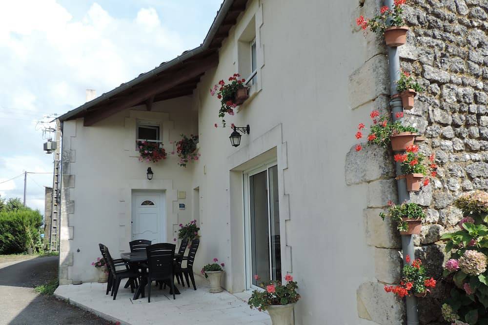 Maison De Vacances pour 6 Personnes dans Pons, Région de Jonzac