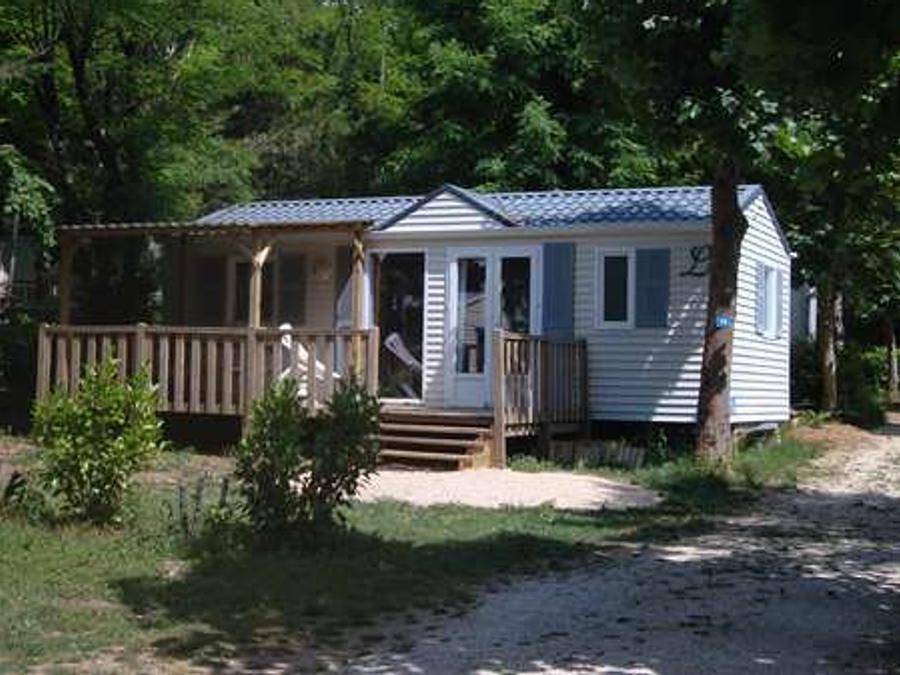 Camping La Grande Prade - Mobilheim 6 personen - Komfort Noyers mit halbbedeckter Terrasse + Klimaanlage in La Cassagne, Périgord Noir