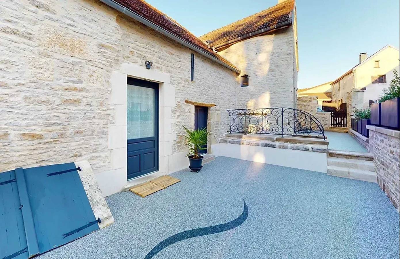 Casa encantadora en Les Riceys con patio privado in Les Riceys, Aube (desambiguación)