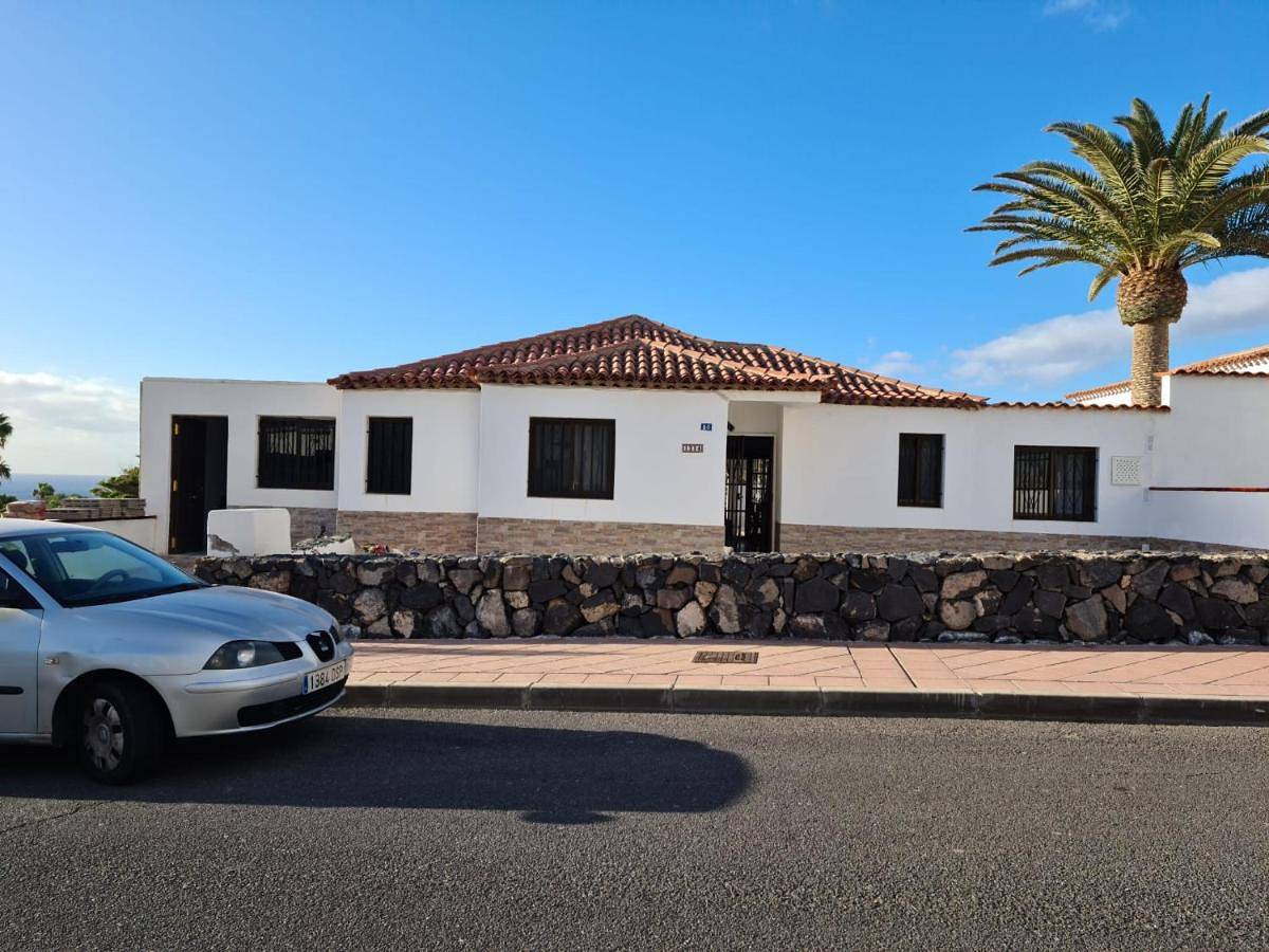 Casa Tom - Spacious holiday home with heated pool in Amarilla Golf, San Miguel de Abona