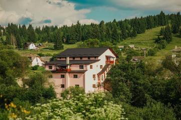 Gîte pour 2 personnes, avec vue ainsi que balcon et jardin dans Dorna-Arini