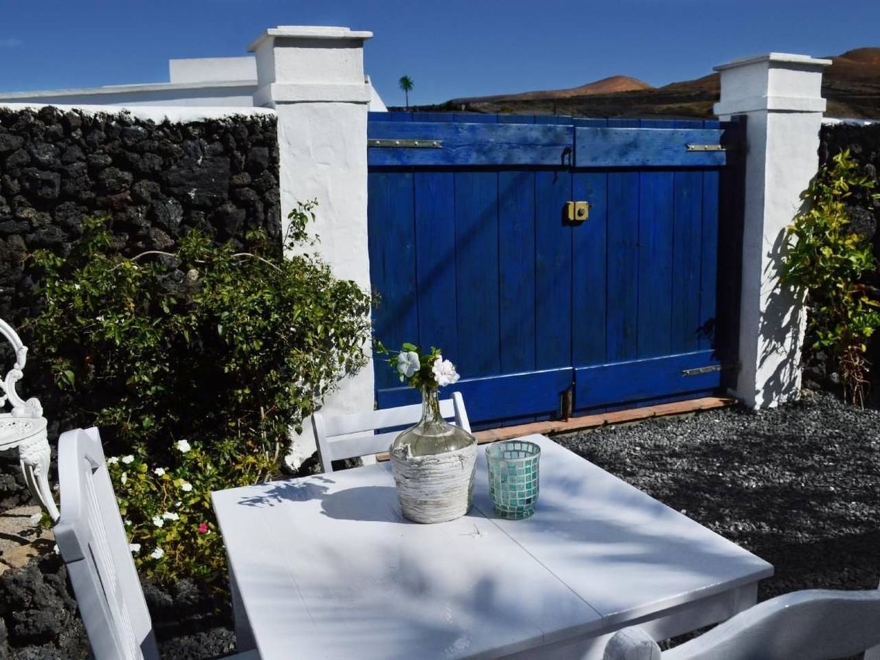 Lavastein-Bauernhaus Yazmina mit schönem Garten in Uga, Yaiza