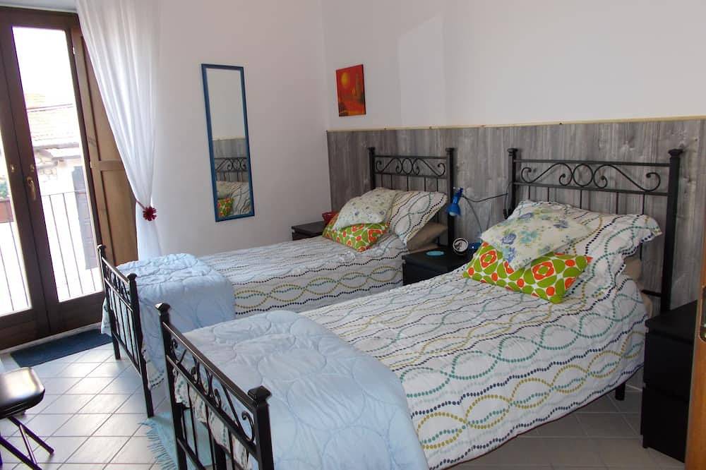 Casa Rosa Cottage indipendente nel villaggio con terrazza sul tetto, giardino, barbecue e Wifi gratuito in Bugnara, Provincia di L'Aquila