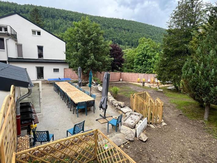 Location de vacances pour 12 personnes, avec vue ainsi que jardin et balcon à Mijoux - 2