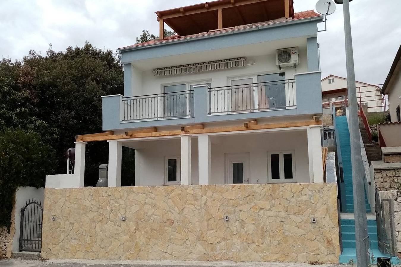 Ganze Wohnung, 1-Zimmer-Ferienwohnung am Strand Grebastica, Sibenik A-23955-a in Grebastica, Šibenik-Knin