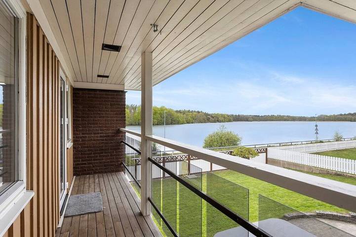 Ferienhaus für 14 Personen, mit Balkon und Whirlpool sowie Garten und Sauna in Ronneby