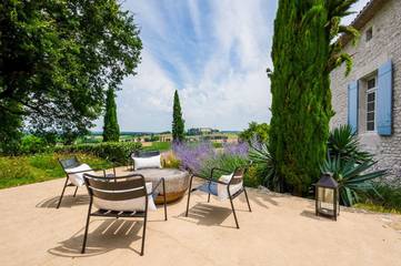 Location de vacances pour 6 personnes, avec terrasse et jardin à Loubès-Bernac