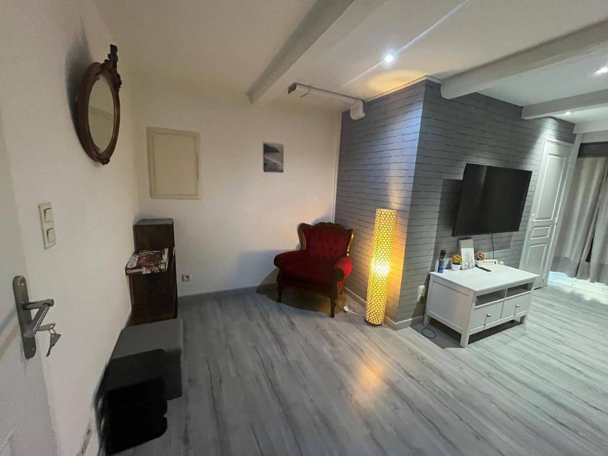 Appartement entier, One-Bedroom Apartment in Lunel, Côte méditerranéenne (France)