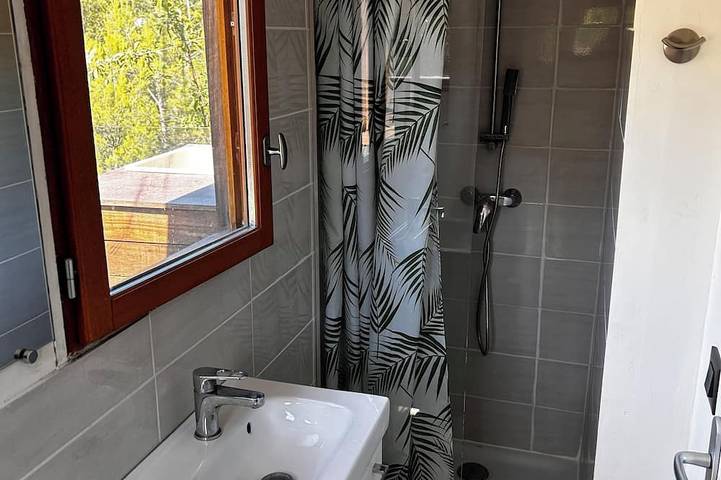 Gîte pour 2 personnes, avec terrasse et jardin à Le Revest-les-Eaux - 4