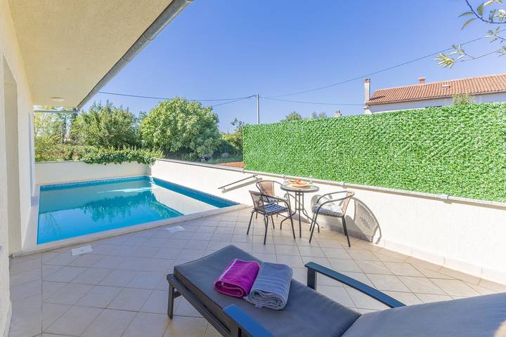 Ferienhaus für 8 Personen, mit Pool und Balkon sowie Balkon/Terrasse - 1