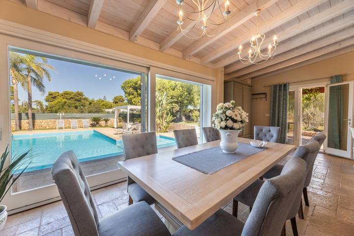 Villa per 12 persone, con animali domestici in Torre Suda