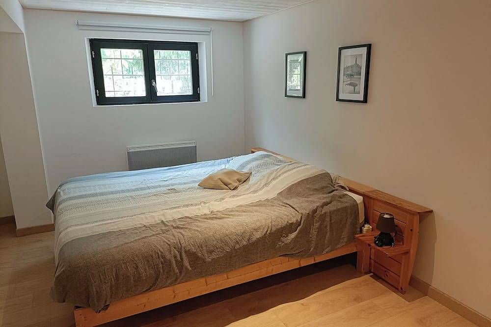Gîte 9 personnes La Maison du Bois, 10 minutes A71, 10 minutes de Bourges in Plaimpied-Givaudins, Région de Bourges