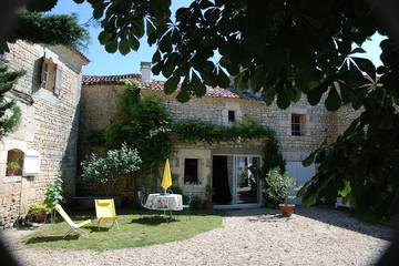 Gîte pour 4 personnes, avec jacuzzi et jardin à Gémozac