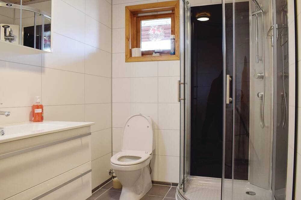 3 bedroom beach front home in Hol I Tjeldsund in Vestfjorden