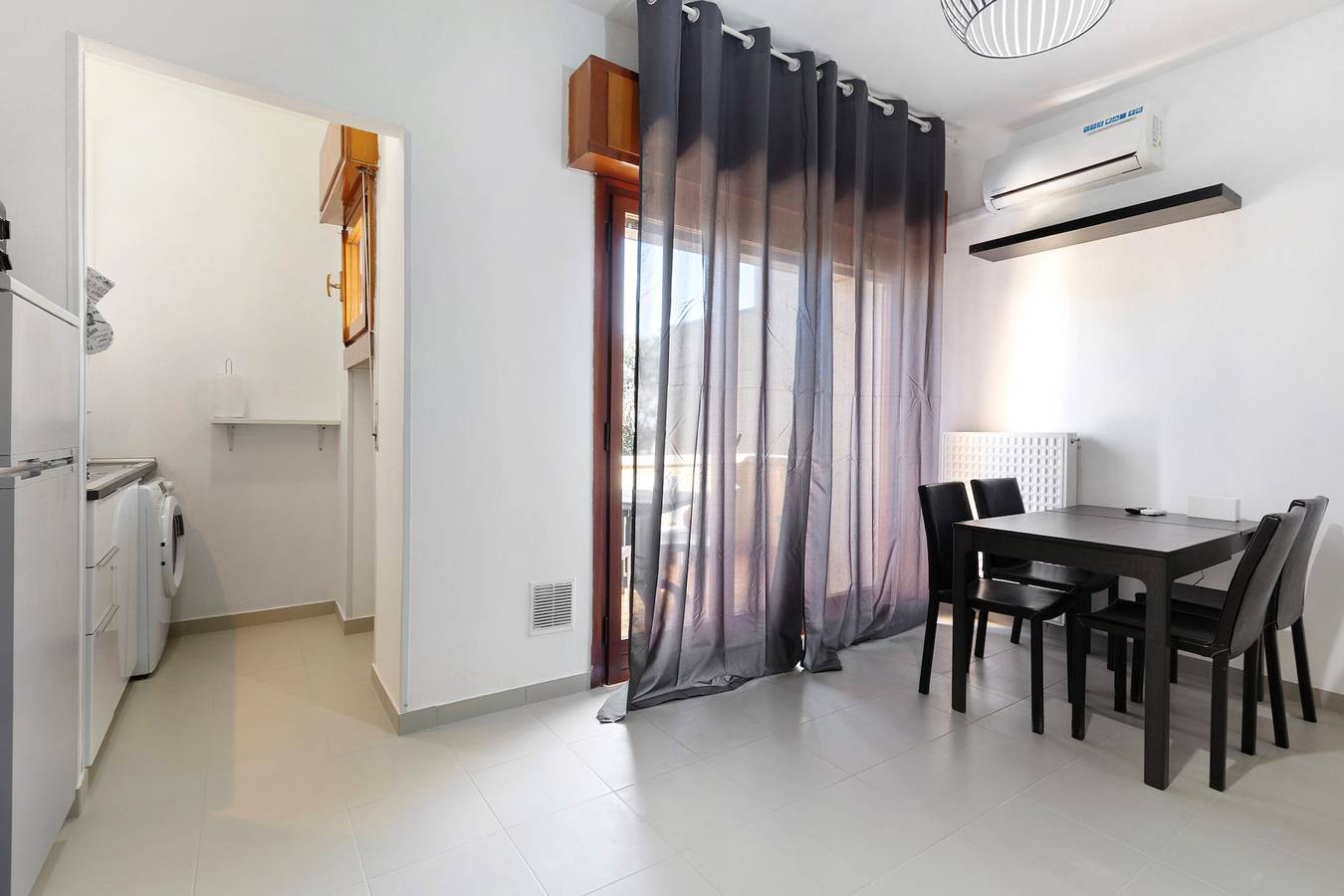 Apartamento entero, Apartamento 'La Pelusa Peschiera' con piscina compartida, Wi-Fi y aire acondicionado in Peschiera del Garda, Montañas Garda
